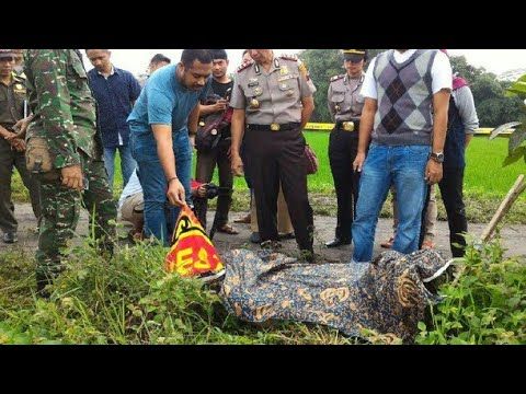 polisi wanita telanjang
