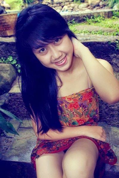 wanita telanjang