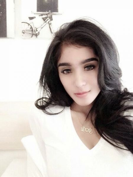 chika bugil