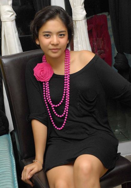 gadis bugil