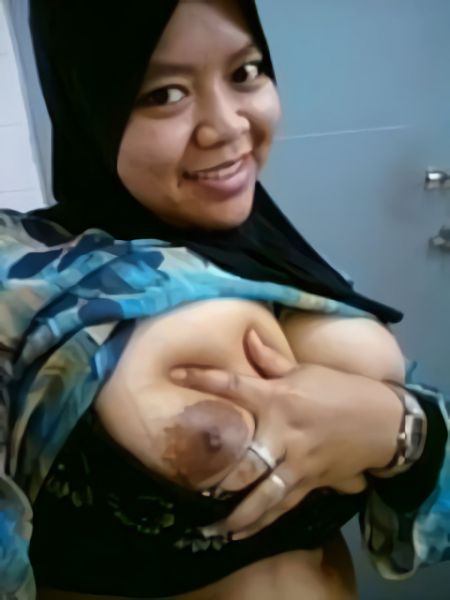 cewek tetek montok