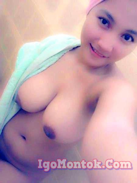 artis tetek besar