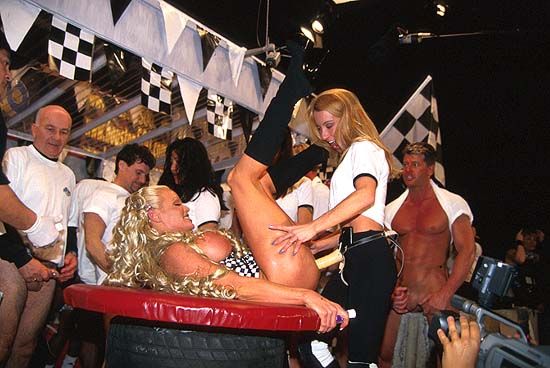 girlfriend blowjob threesome animated