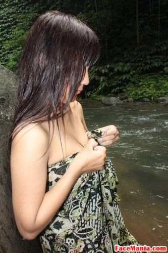 ngintip artis mandi