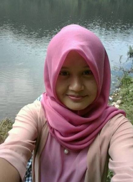 wanita jilbab bugil