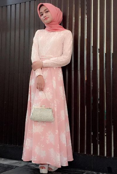 gadis tanpa pakaian
