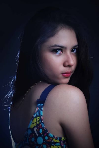 gadis indonesia mandi tanpa pakaian