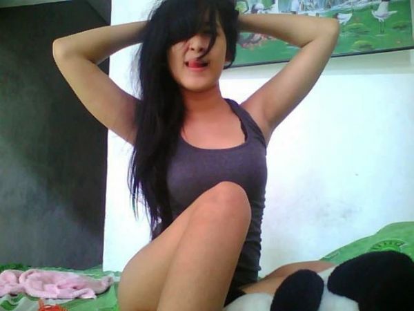 nyepong jilbab cantik
