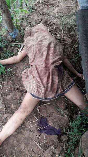wanita hamil telanjang bulat
