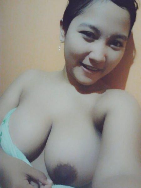 di pegang toket gadis abg mahasiswi