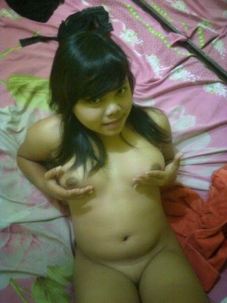 cewek pamer memek mulus
