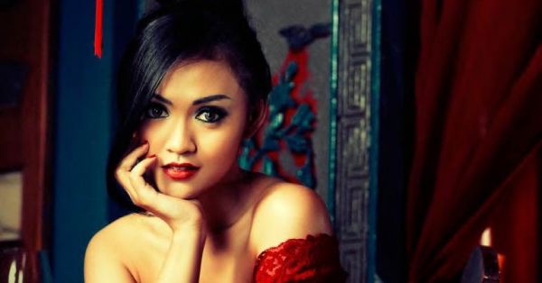 model toge bugil
