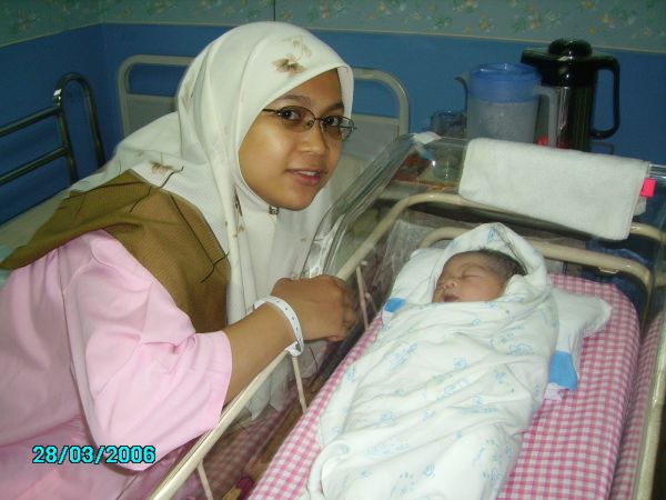 gambar ibu kesakitan saat melahirkan