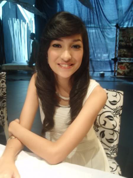 tante gendut ngangkang