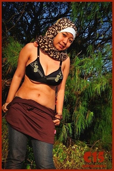 jilbab toket besar mira