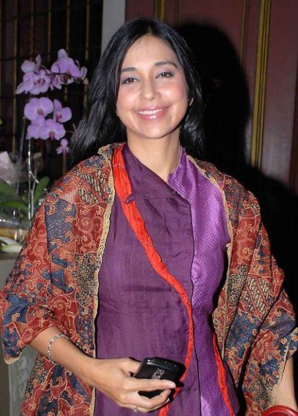ayu azhari main