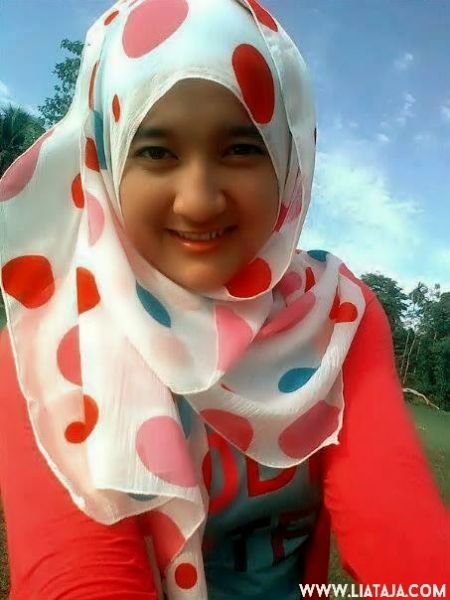 jilbab bugil ngangkang