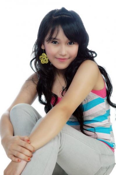 artis ayu ting ting