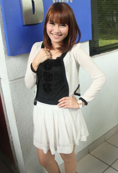 ayu ting ting ngangkang