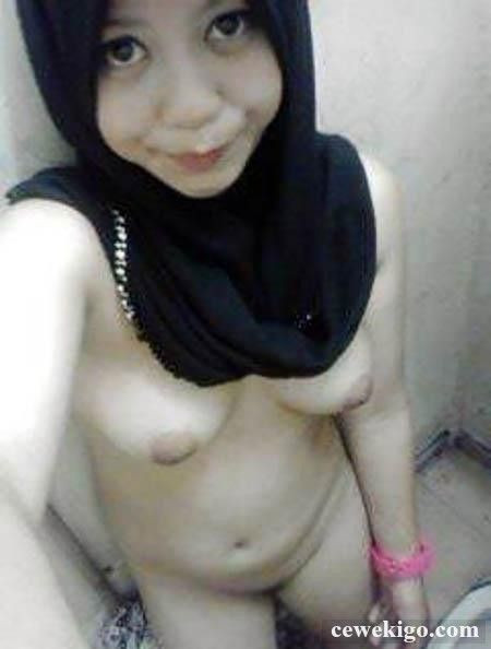 bokong gede mandi