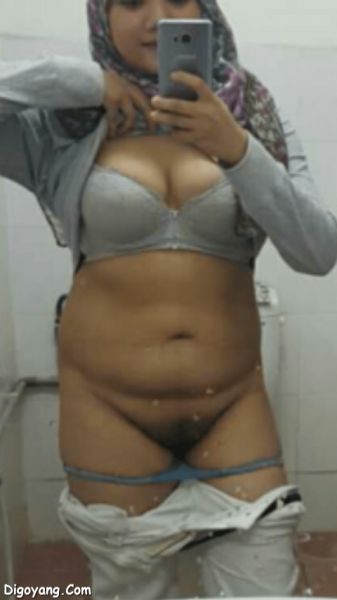 cewek jilbab bugil ml