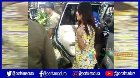ngoclok di muka tante saat tidur