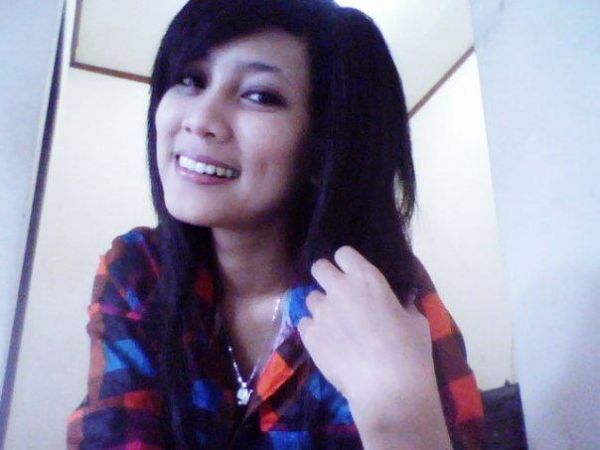 cewek jilbab manis