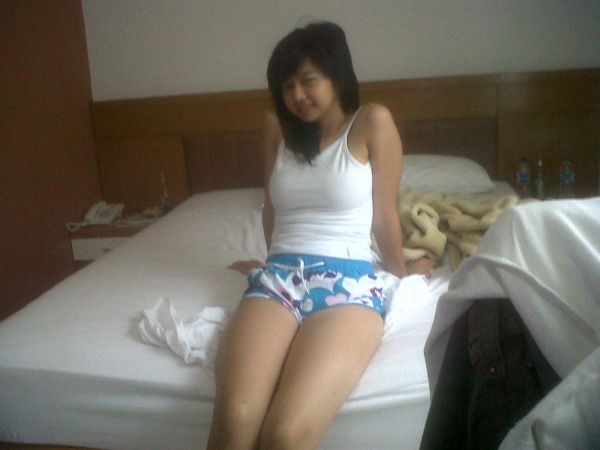 artis cewek bugil