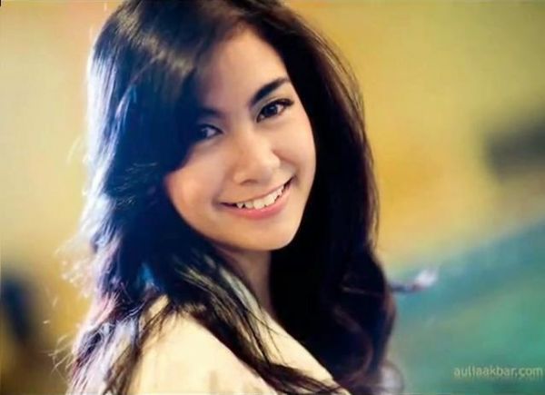 aura kasih telanjang tanpa busana
