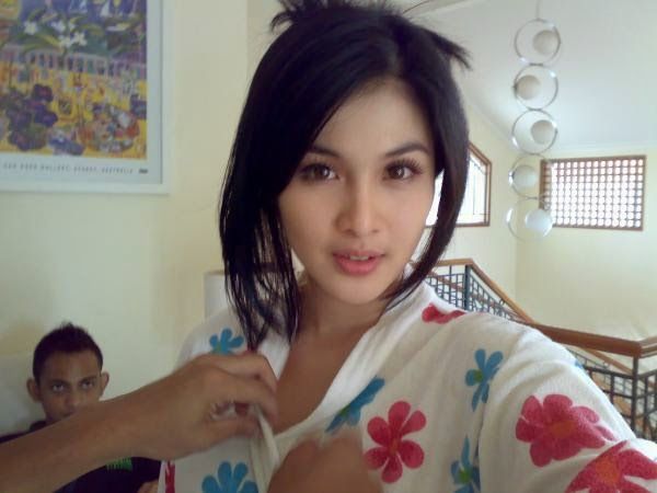 janda muda bugil