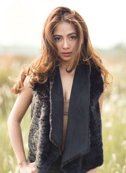 riri artis telanjang
