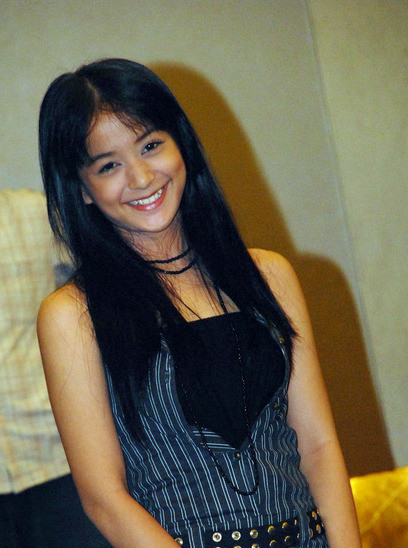 model pakaian juwita bahar