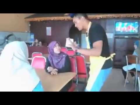 orang buka baju dengan perempuan dan lelaki