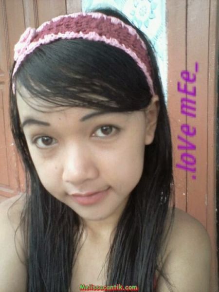 cewek lagi di kamar