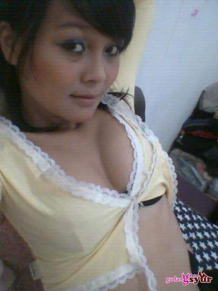 ngintip cewek mandi