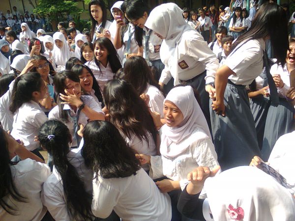 istri ku menikmati di perkosa rame rame
