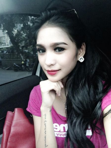 dress brokat artis indonesia