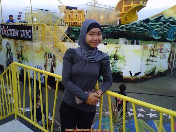 jilbab toket gede indonesia