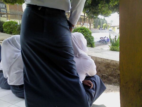 wanita berkebaya bokong semok