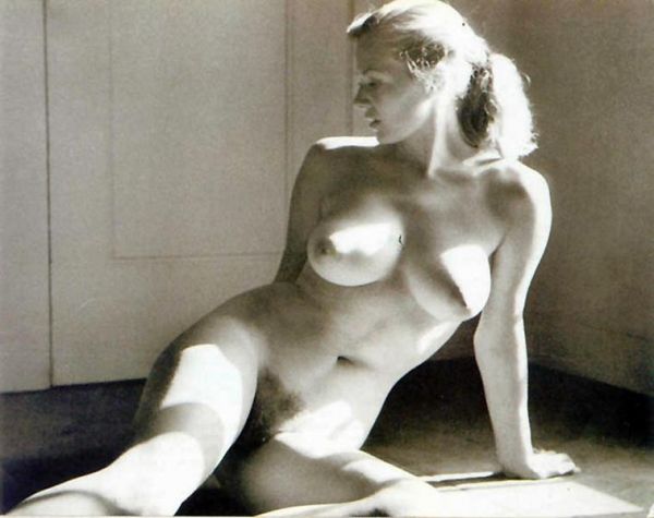 model pria telanjang