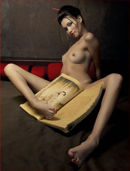 model artis bugil