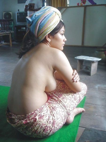 cantik mandi