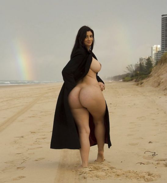 wanita tetek besar