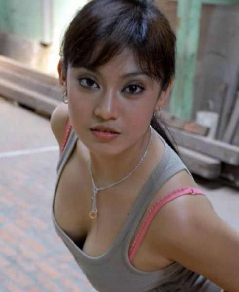 ayu azhari mike tramp