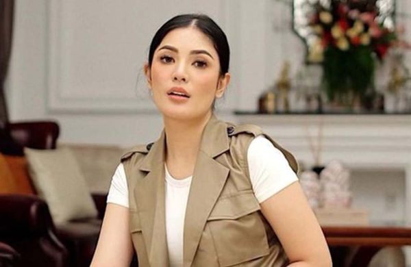 istri bugil