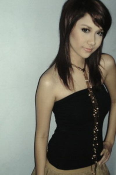 artis perempuan indonesia