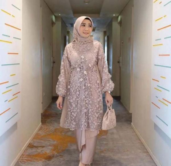 model kebaya bali