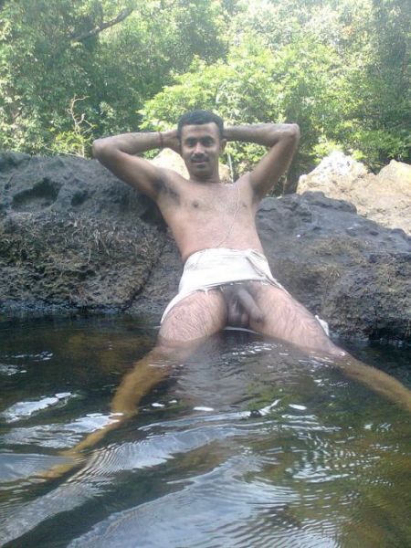 mancing ikan di sungai