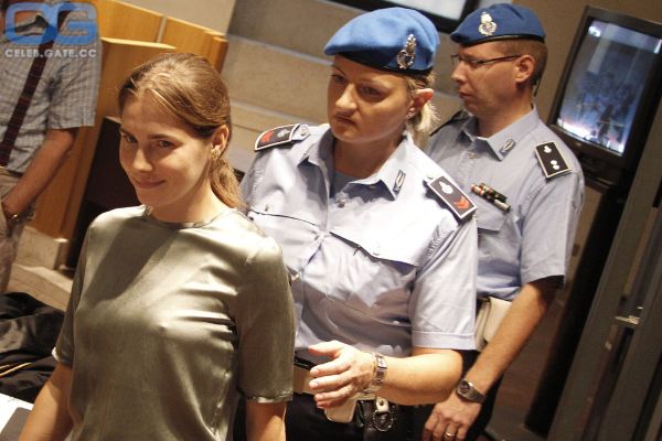 amanda knox evil smile
