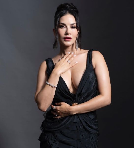 sunny leone stripping